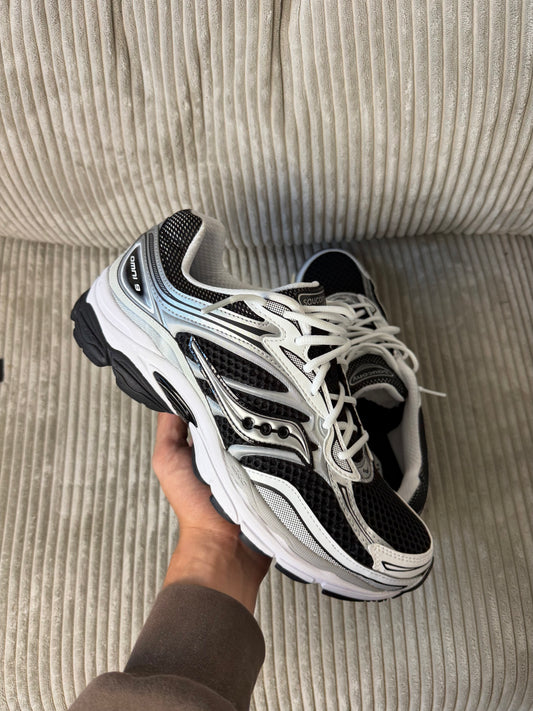 Saucony ProGrid Omni 9 Black White
