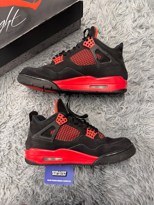 Jordan 4 red thunder / size 43 / Pre-Loved
