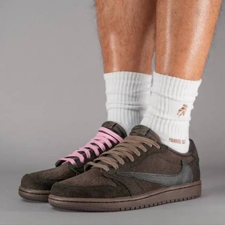Jordan 1 Retro Low OG SP Travis Scott Velvet Brown