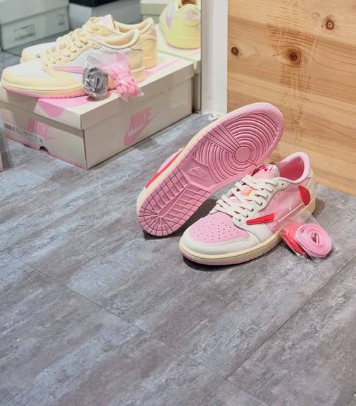 Jordan 1 Retro Low OG SP Travis Scott Sail Tropical Pink