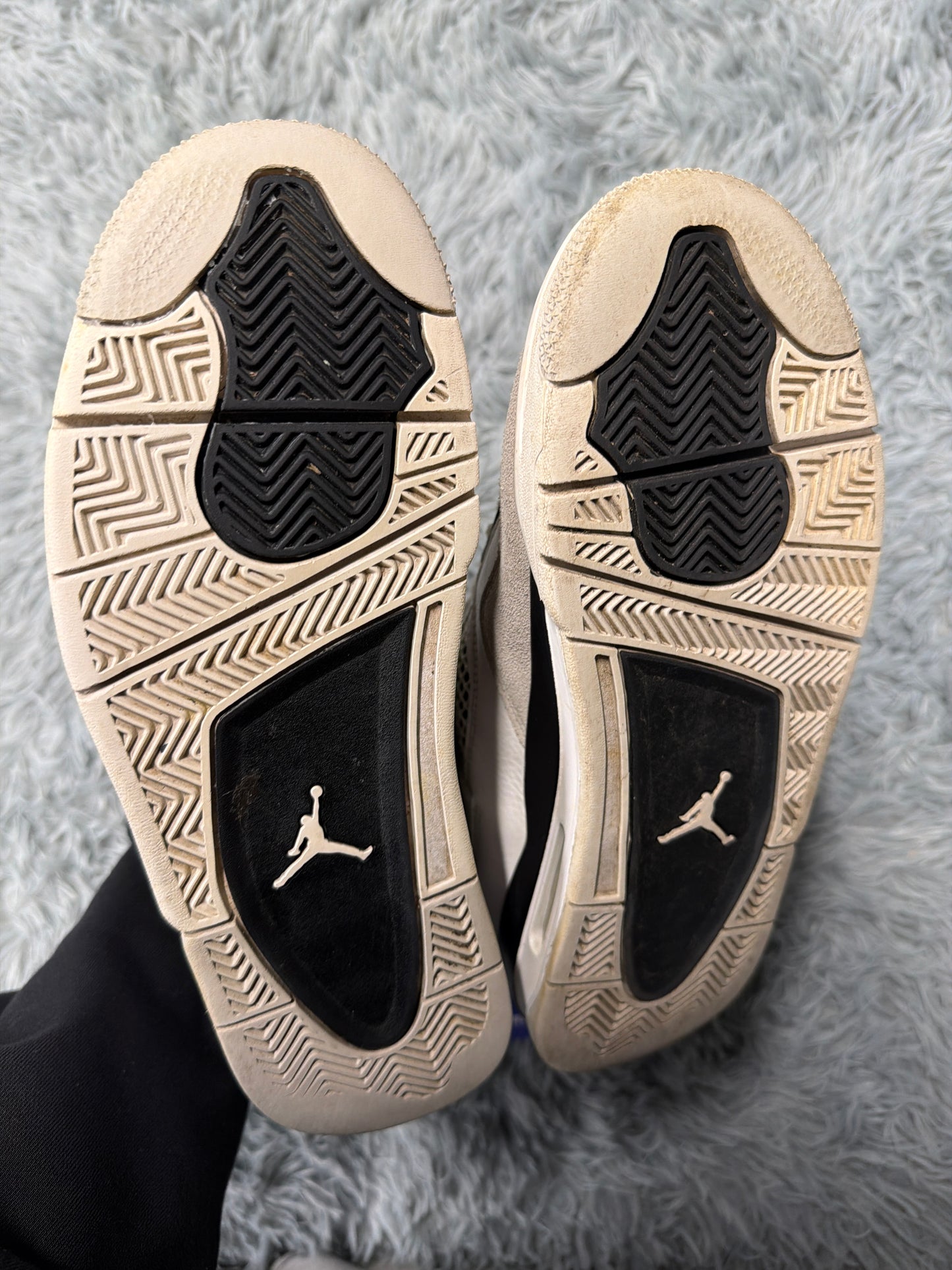 Jordan 4 Military Black / size 41 / Pre-Loved