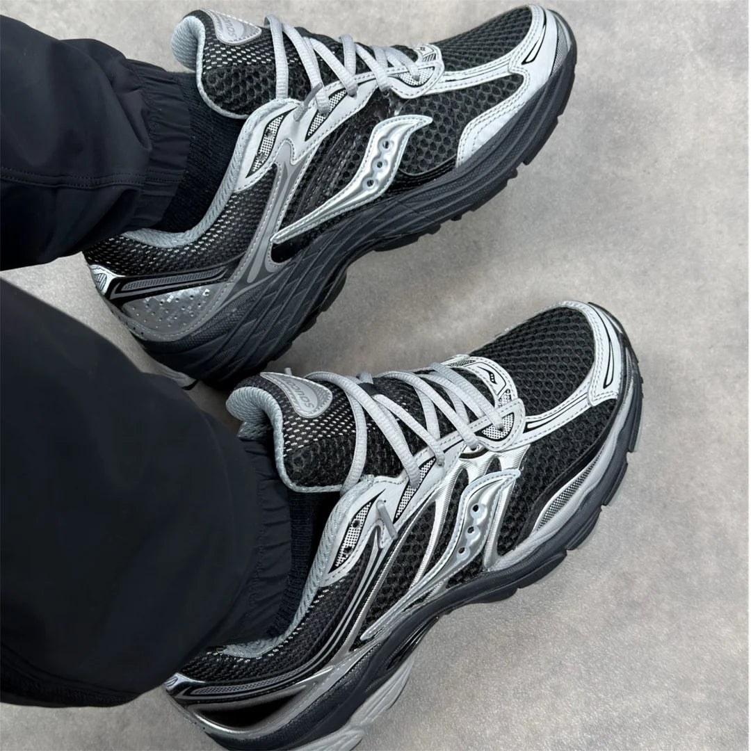 Saucony Progrid Omni 9 Og Black - Unisex Sneakers - Zwart