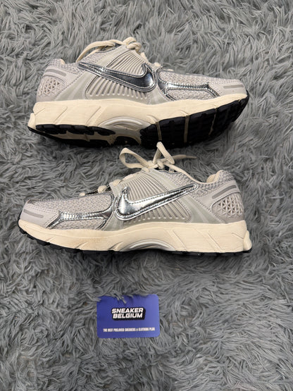 Nike Vomero 5 silver / size 42 / pre-loved
