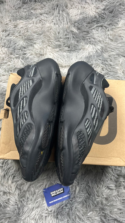 Yeezy 700 dark glow 45,5