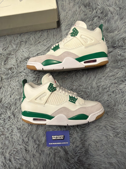 Jordan 4 SB pine green / size 40,5 / Pre-Loves