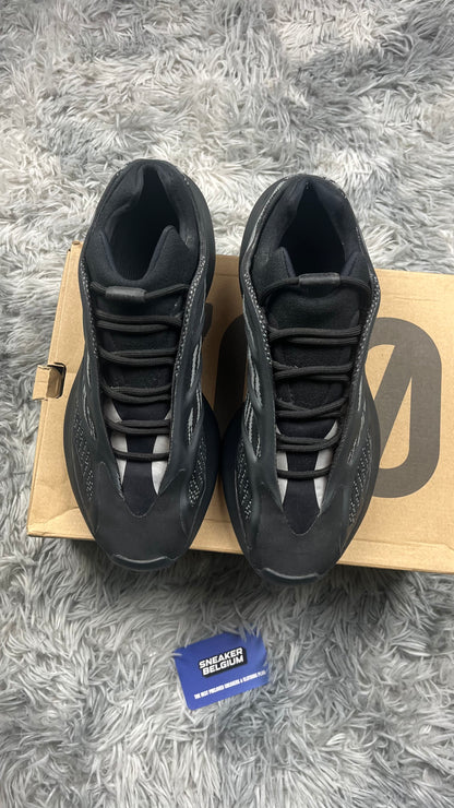 Yeezy 700 dark glow 45,5