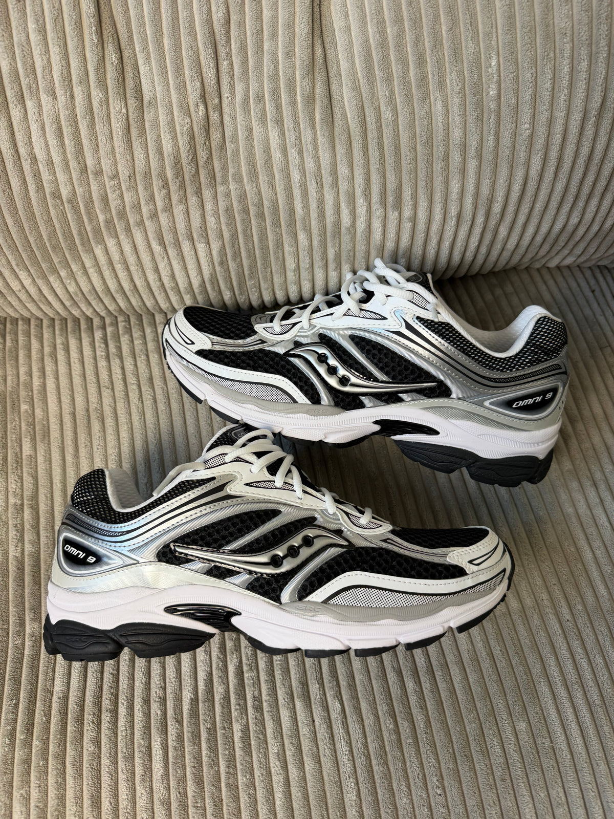 Saucony ProGrid Omni 9 Black White