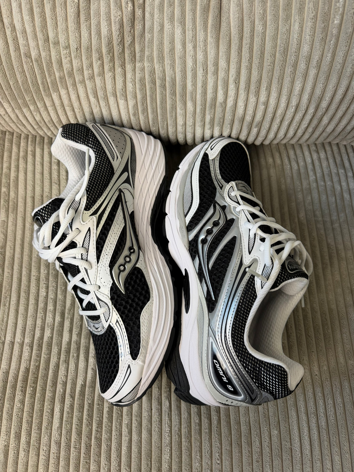 Saucony ProGrid Omni 9 Black White