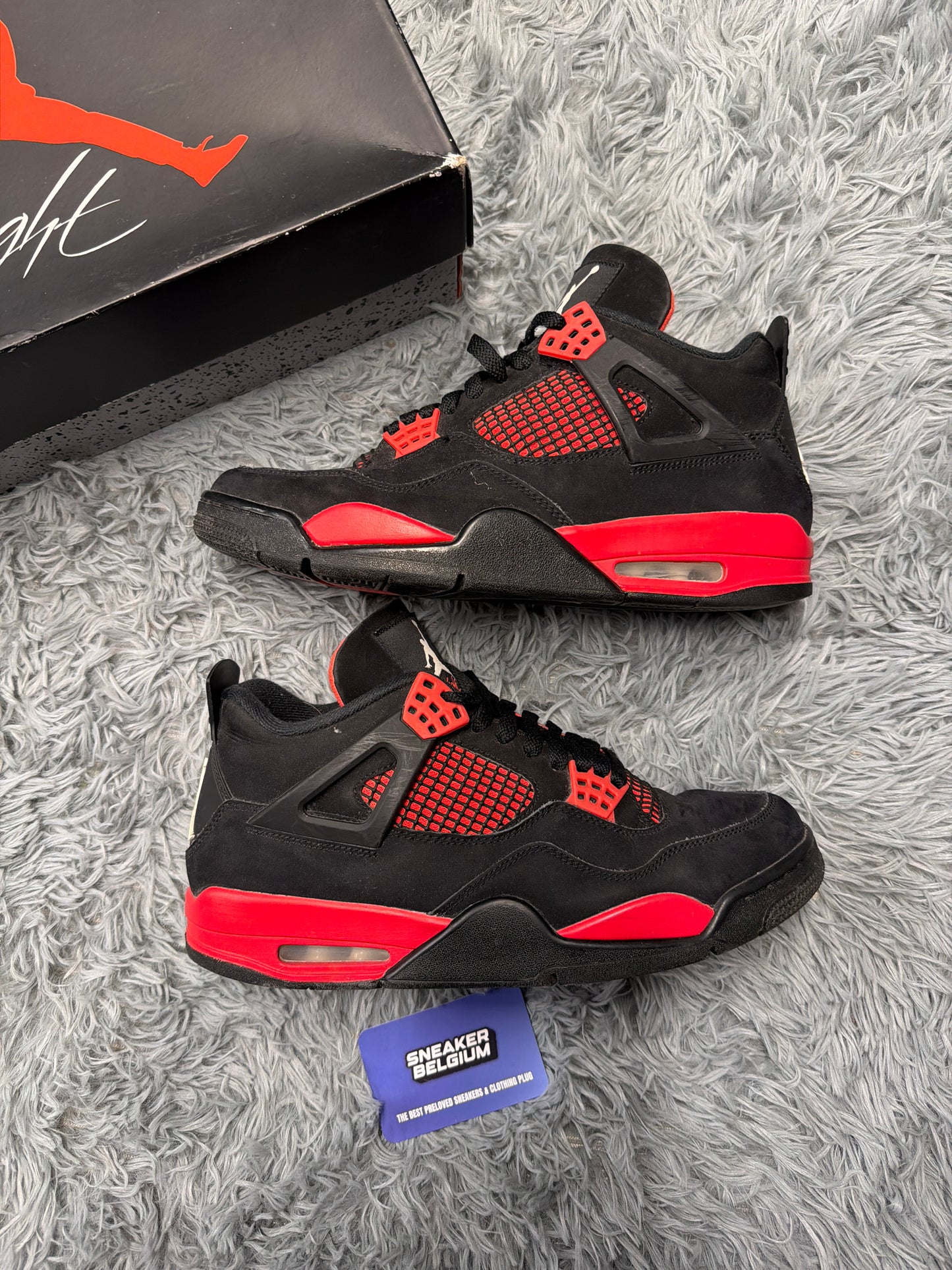 Jordan 4 “red thunder” / size 44 / Pre-Loved