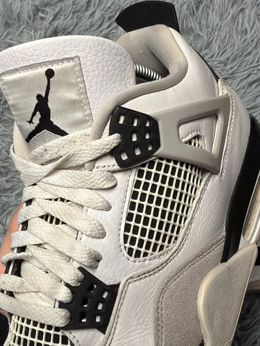 Jordan 4 Military Black / size 41 / Pre-Loved