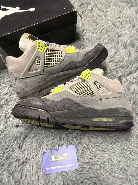 Jordan 4 neon / size 41 / Pre-Loved
