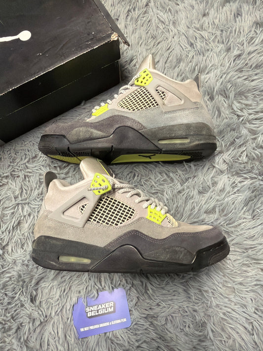 Jordan 4 neon / size 41 / Pre-Loved
