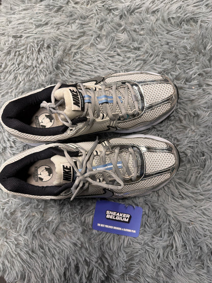 Nike vomero 5 silver/blue / size 43 / Pre-Loved
