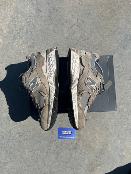 New balance 2002r grey / brown | 44