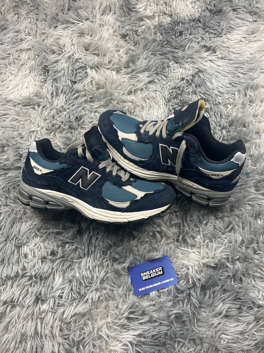 New balance 2002r navy 43