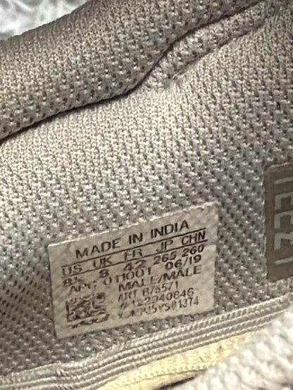 Yeezy 700 Waverunner / size 42 / pre-loved