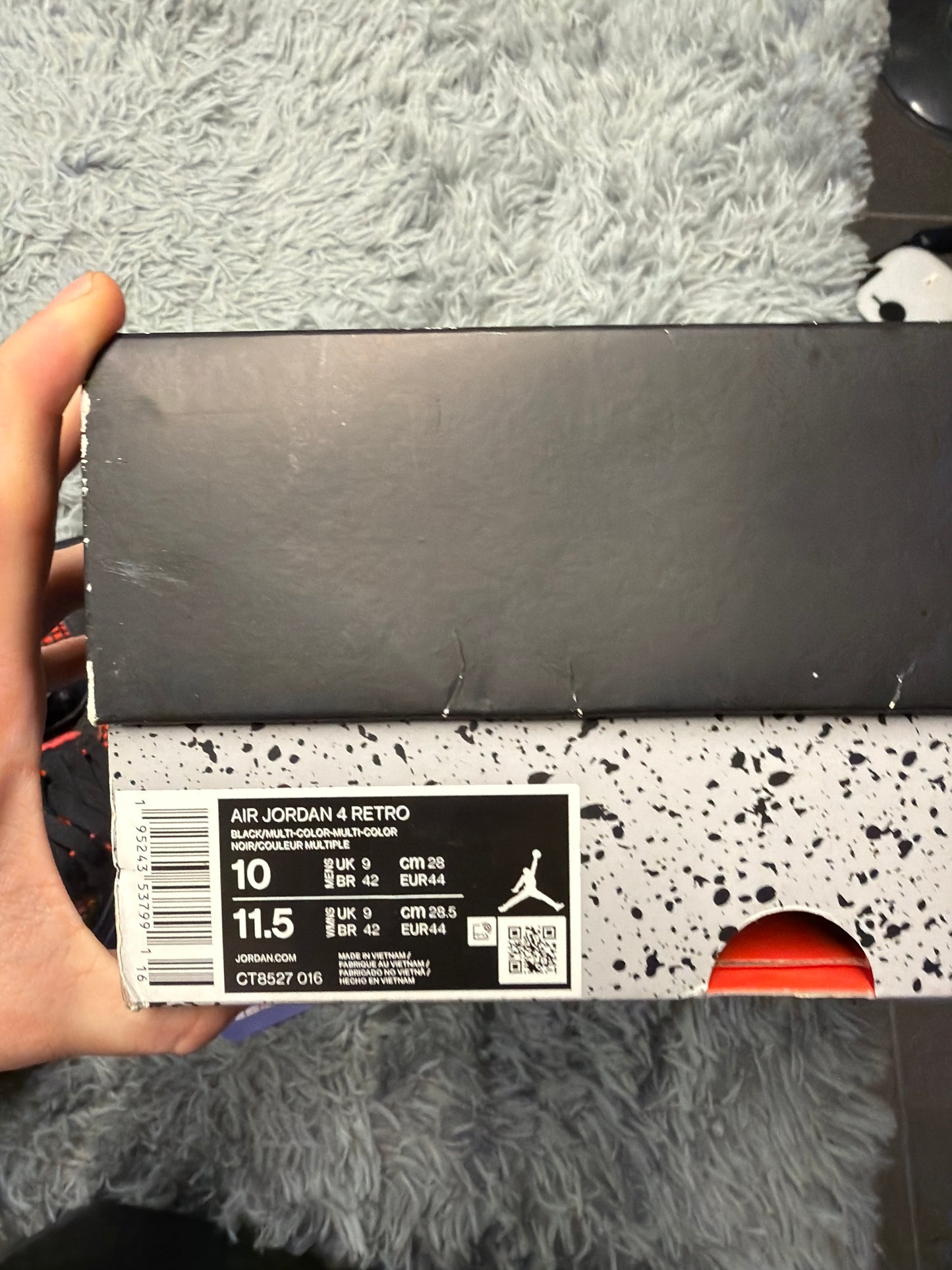 Jordan 4 “red thunder” / size 44 / Pre-Loved