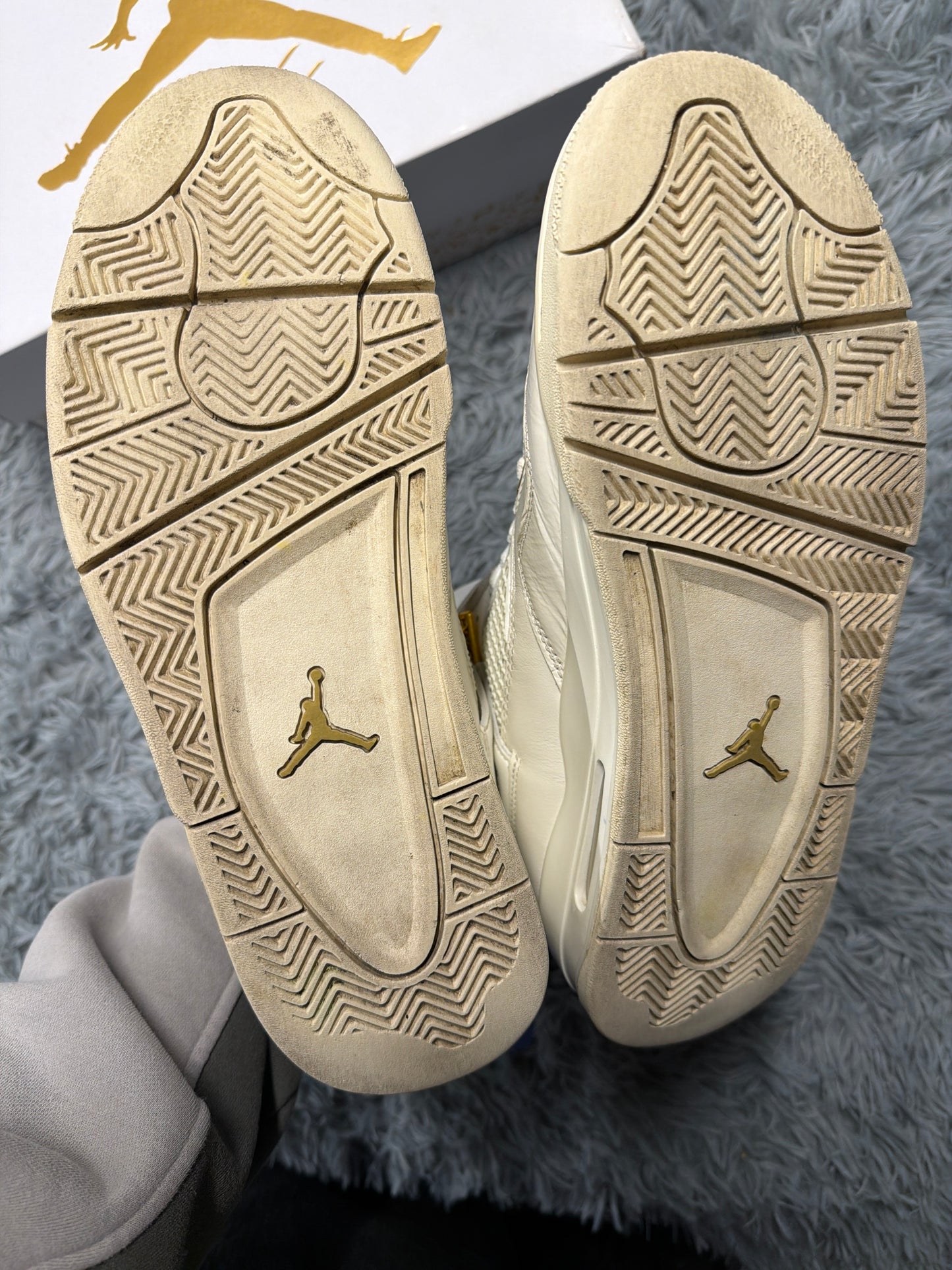 Jordan 4 metallic gold / size 44 / pre-loved