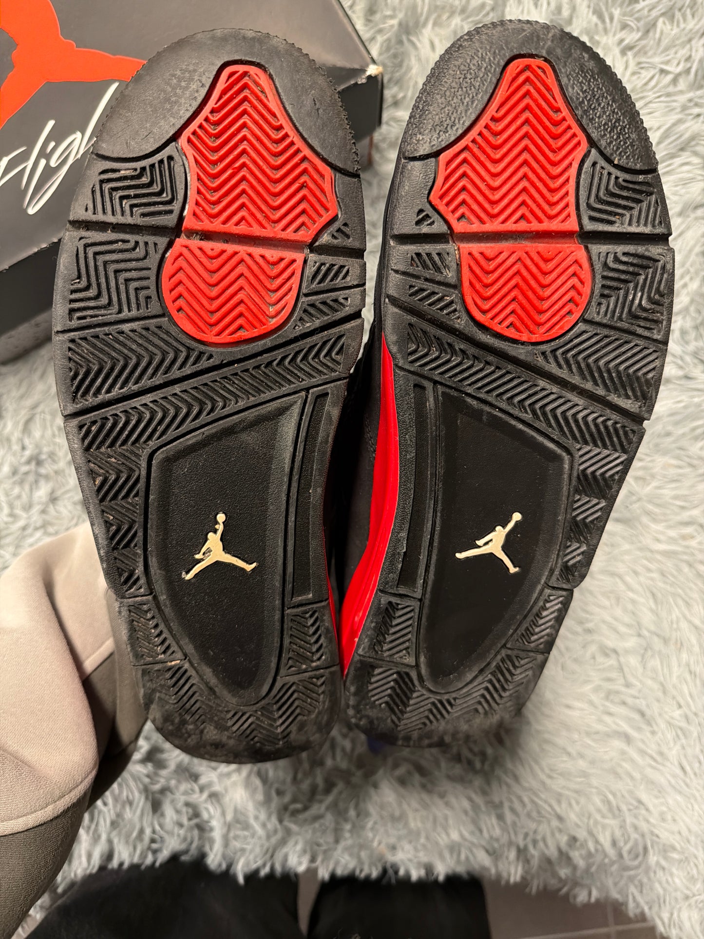 Jordan 4 “red thunder” / size 44 / Pre-Loved