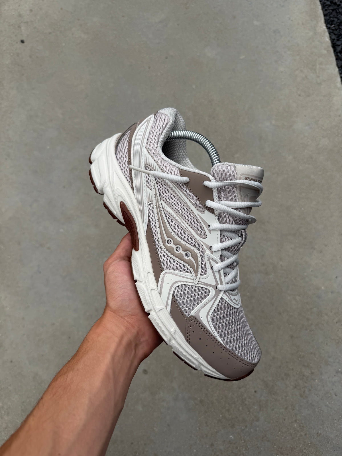 Saucony ride millenium cream / size 43