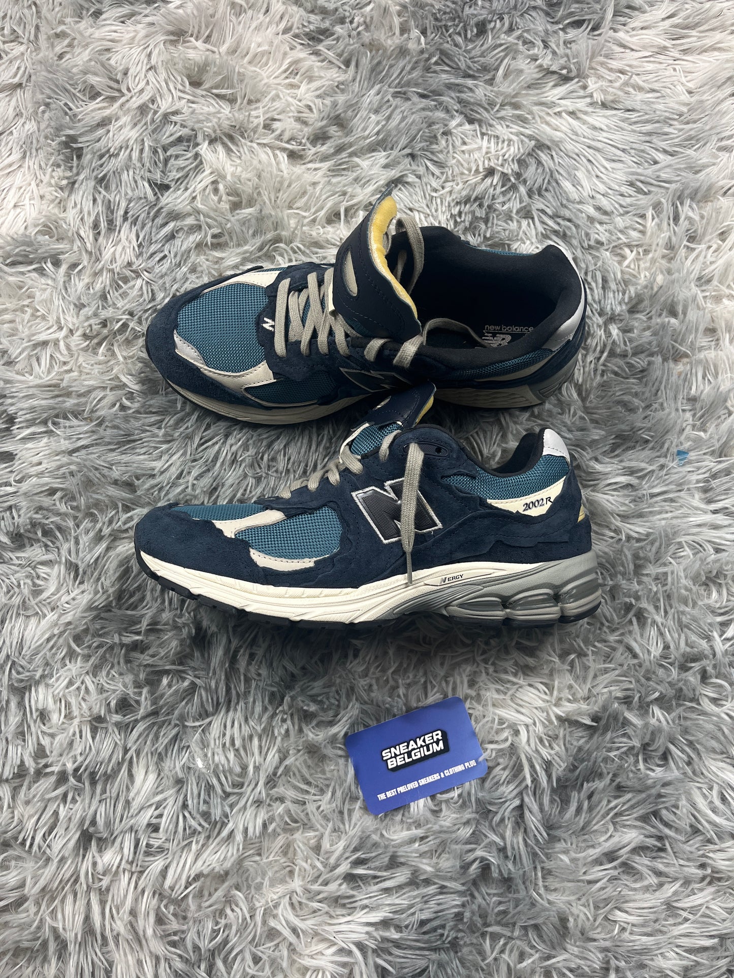 New balance 2002r navy 43