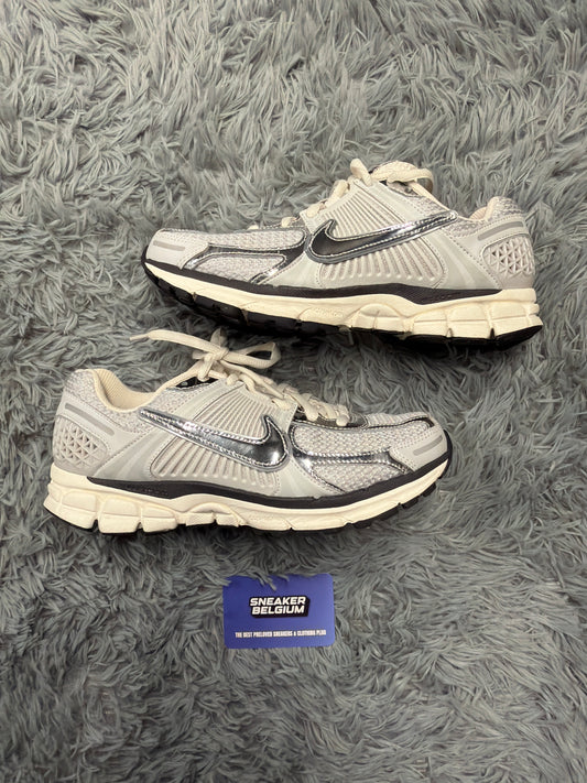 Nike Vomero 5 silver / size 42 / pre-loved