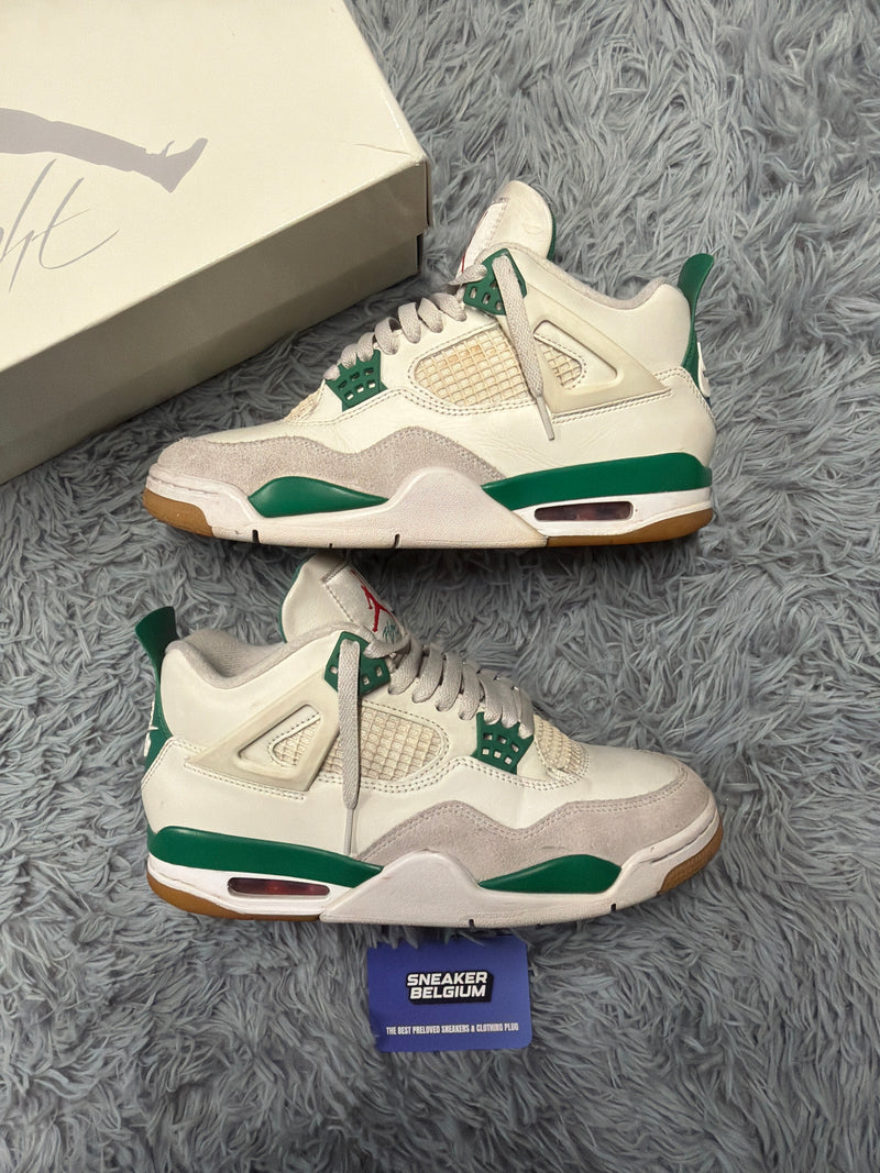 Jordan 4 SB “pine green” / size 41 / Pre-Loved