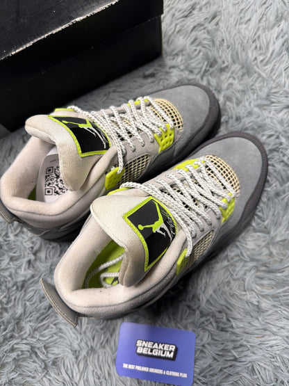Jordan 4 neon / size 40 / Pre-Loved