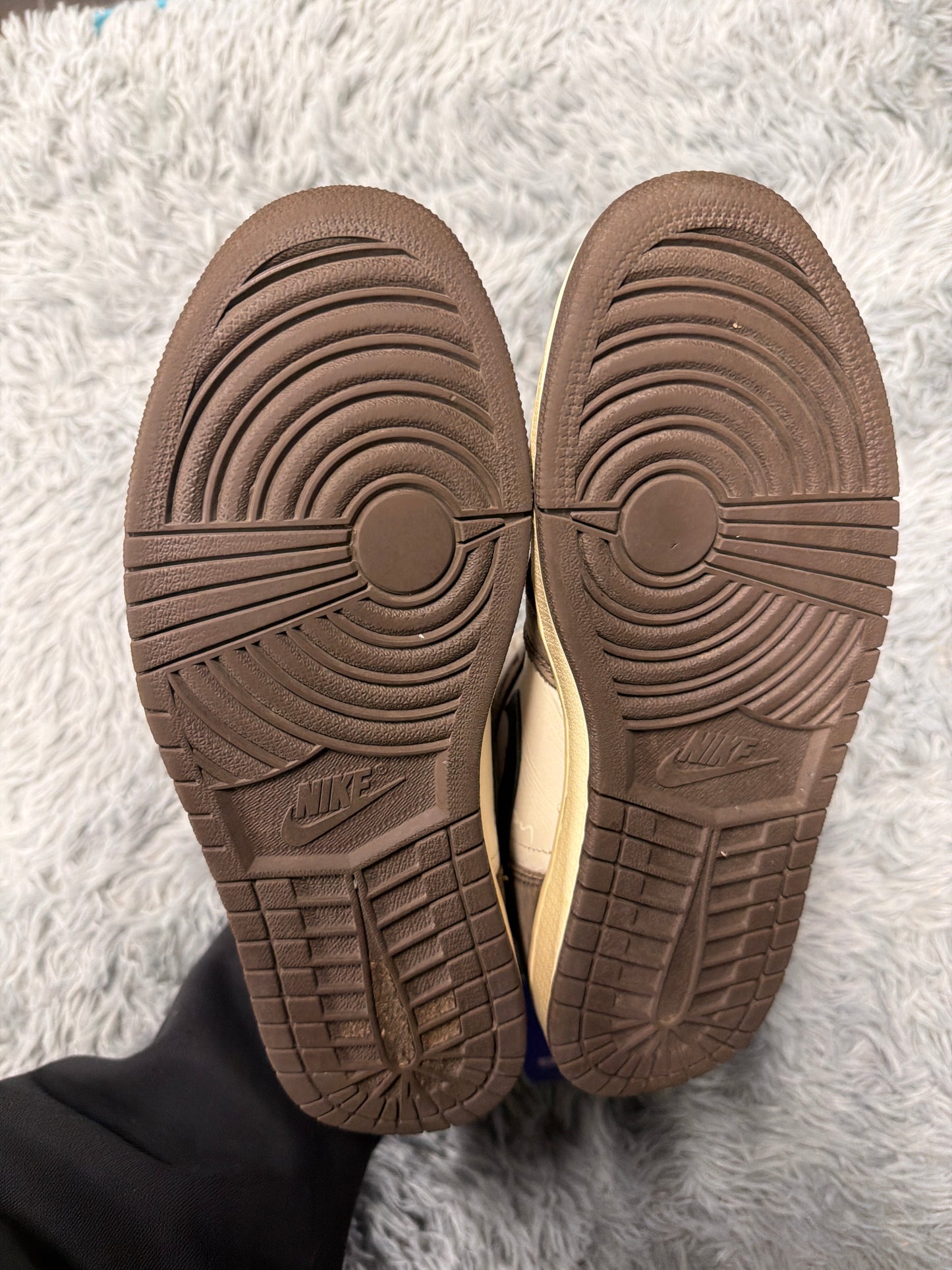 Jordan 1 high x Travis Scott “mocha” / size 43 / Pre-Loved