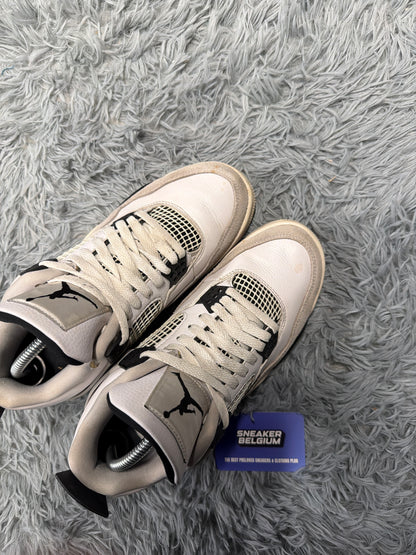 Jordan 4 Military Black / size 41 / Pre-Loved