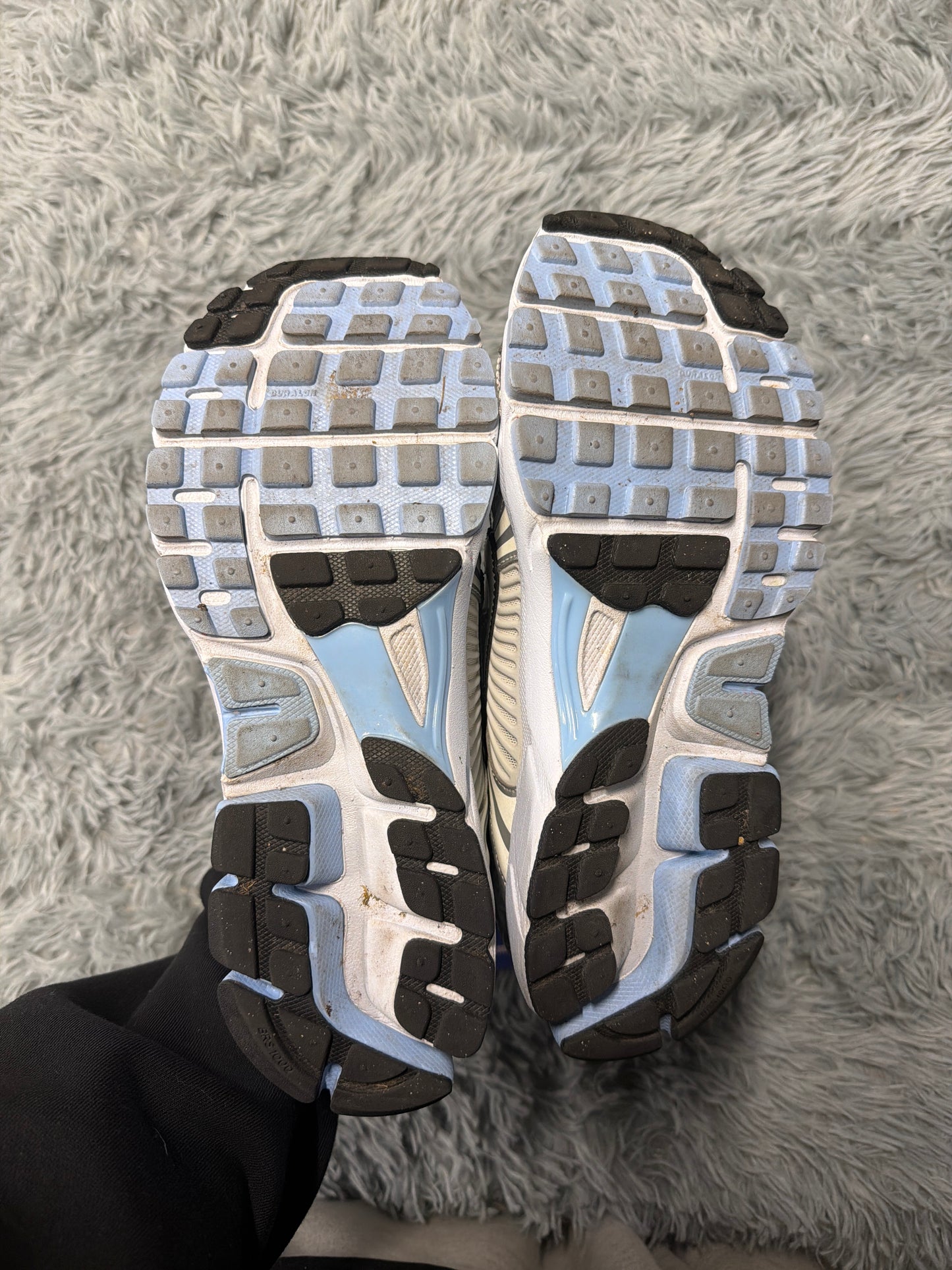 Nike vomero 5 silver/blue / size 43 / Pre-Loved