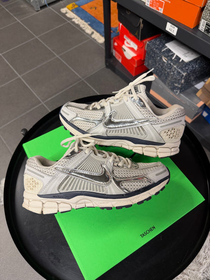 Nike vomero 5 / 38