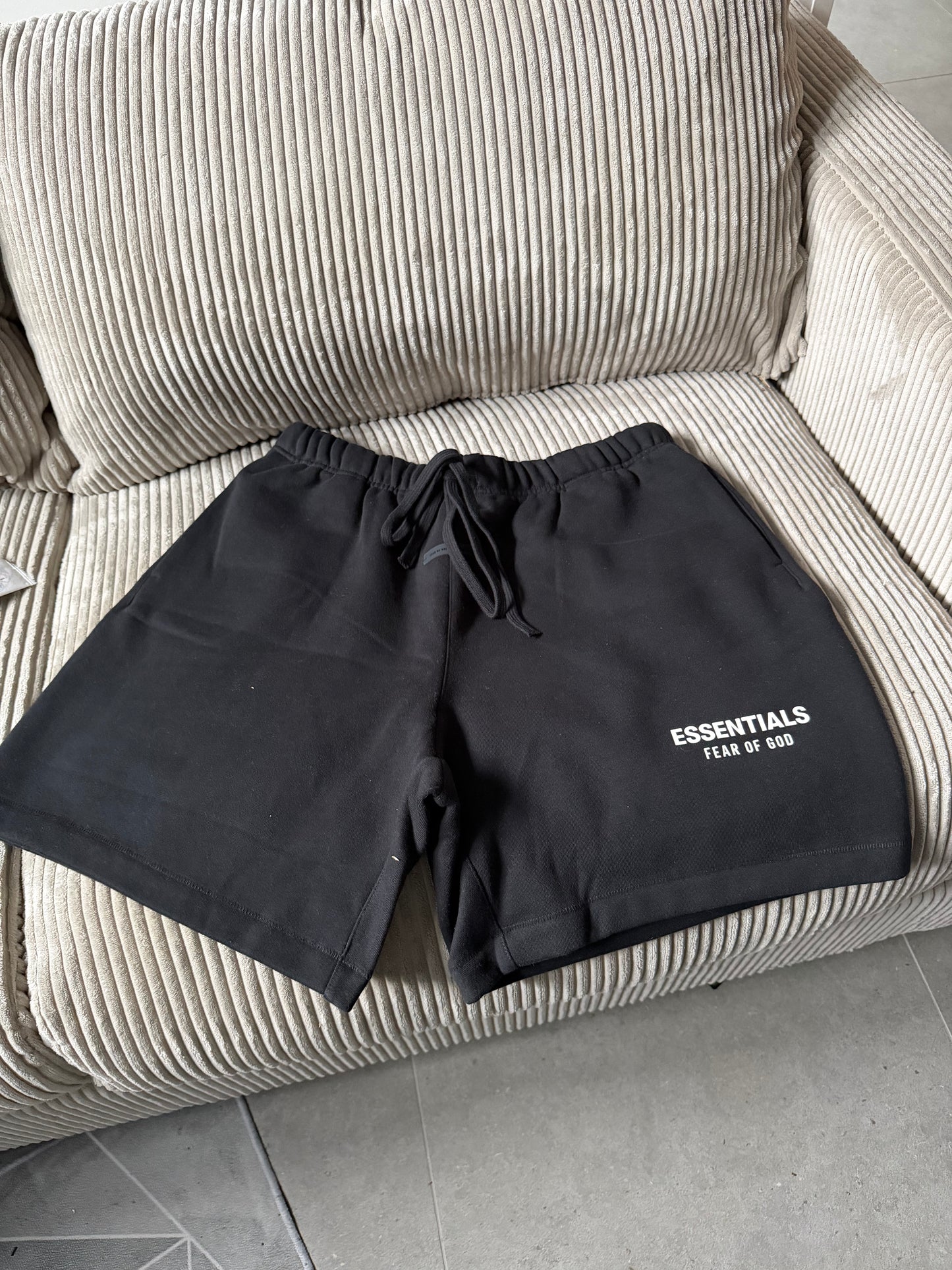 Essentails Fear of God Black Shorts / L