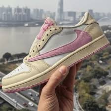 Jordan 1 Retro Low OG SP Travis Scott Shy Pink